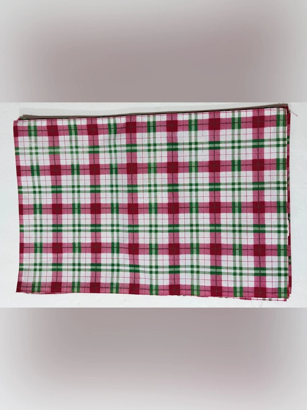 Christmas Holiday Placemats Red Green and White Plaid Set of 5 NWOT